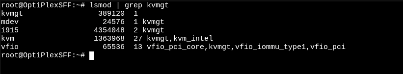 Wynik polecenia "lsmod | grep kvmgt" w terminalu Proxmox. Widoczne są załadowane moduły jądra, takie jak kvmgt, mdev, i915 oraz vfio, co potwierdza poprawną inicjalizację GVT-g.